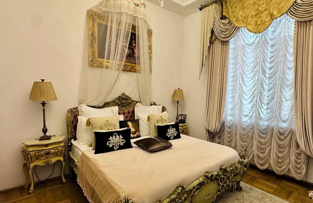 Conacul Coroanei Luxury Boutique-1