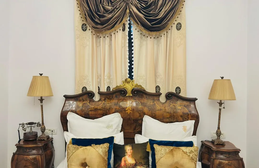 Conacul Coroanei Luxury Boutique Hotel-1